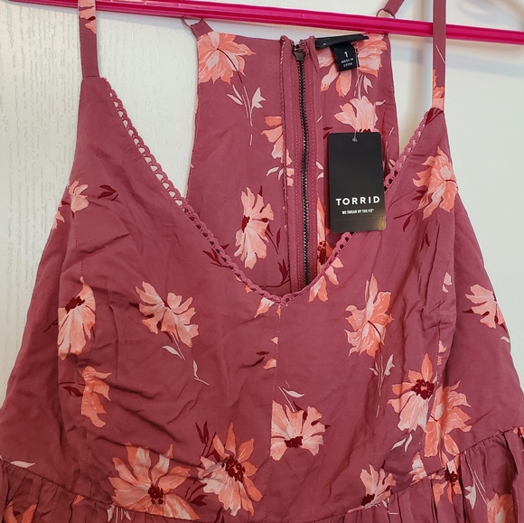 🆕️ Tank Pink floral - Picture 1 of 3